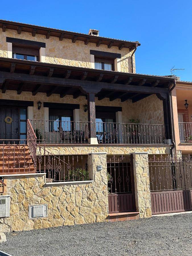 Casa de vacaciones para 12 personas, con Jacuzzi y Terraza además de Piscina y Vistas en Provincia de Segovia