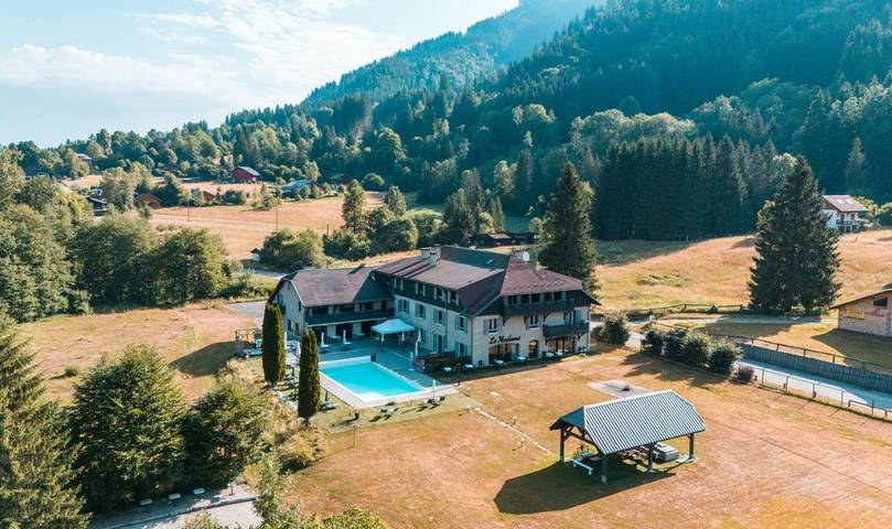 Hôtel pour 5 personnes, avec piscine ainsi que vue et jardin