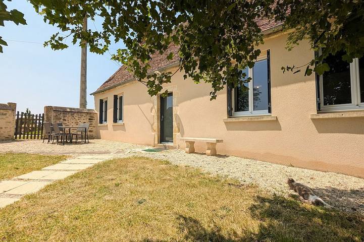 Gîte pour 6 personnes, avec jardin à Thevet-Saint-Julien