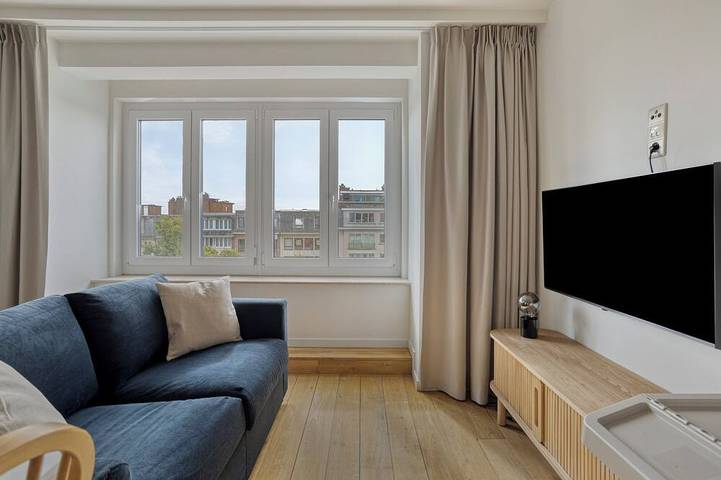Ganze Wohnung, Modernes, lichtdurchflutetes Studio im Zentrum von Leuven. in Löwen, Flämisch-Brabant