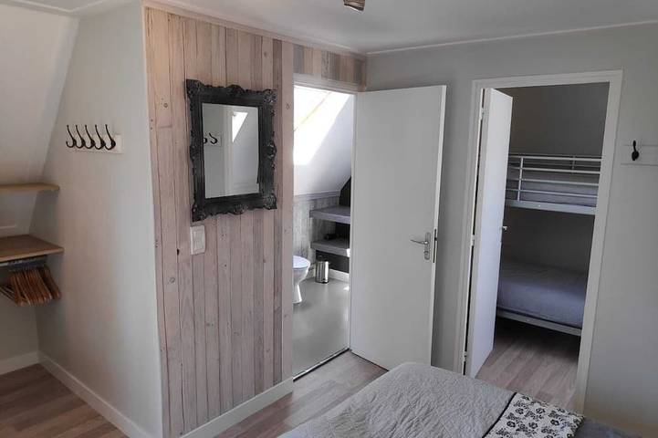 Gîte pour 4 personnes, avec terrasse ainsi que jardin et sauna à Égliseneuve-d'Entraigues - 2