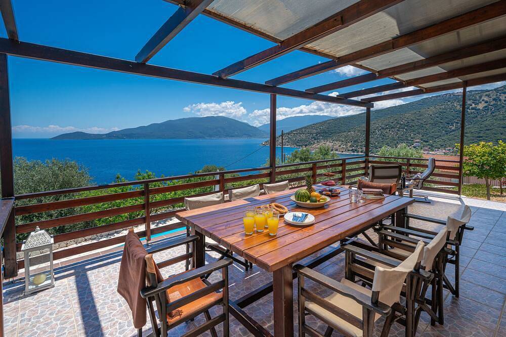 Villa Kandia 6 habitaciones con piscina privada y vistas impresionantes al mar. in Agia Effimía, Cefalonia