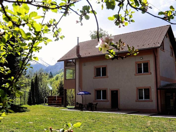 Ferienhaus für 10 Personen, mit Balkon und Terrasse sowie Garten und Pool