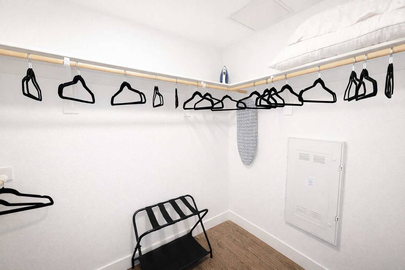 Geheel appartement, Chic Disneyland Retreat   Pool  Gym   Fast Wifi in Santa Ana, Orange County