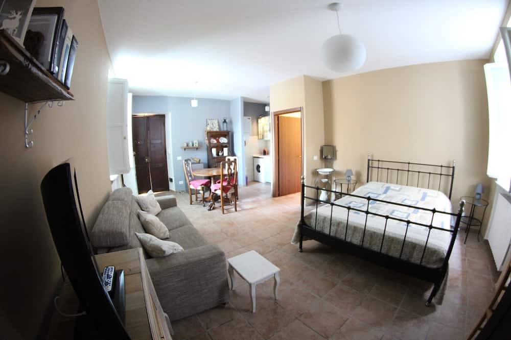 Hel lejlighed, Cozy apartment inside the 1400 building \"Torre degli Angeli.\" in Centro (Vercelli), Vercelli