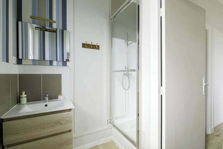 Apartamento entero, Coeur de Falaise 2 - 2-bedroom apartment downtown, private parking, Ev charging station in Sainte-Thérèse-en-Pays-de-Falaise, Región de Caen