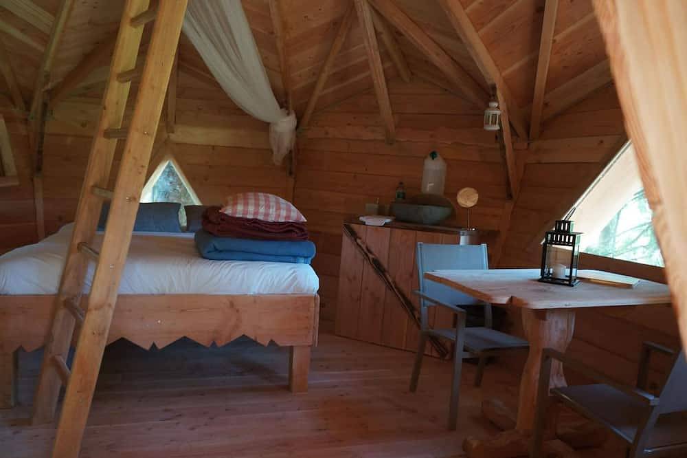 Cabane Au Brendezi-Cabaña de madera-Confortable-Baño privado-Al lado de la cu... in La Tour-d'Auvergne, Parque Natural Regional Volcans d'Auvergne