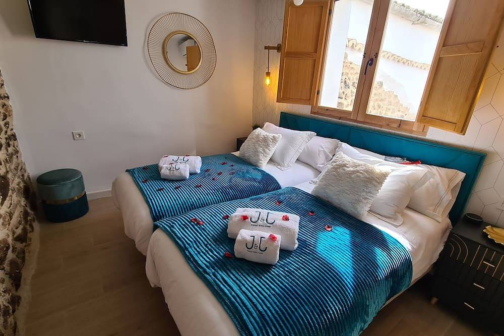 Rural House El Edén with Swimming Pool and Hydromassage Shower in Barrio Judío de Montánchez in Montánchez, Cáceres und Umgebung