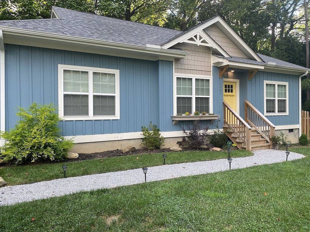 Newer home in historic Hendersonville. Near Asheville and Blue Ridge Parkway. in Hendersonville, Henderson County (NC)