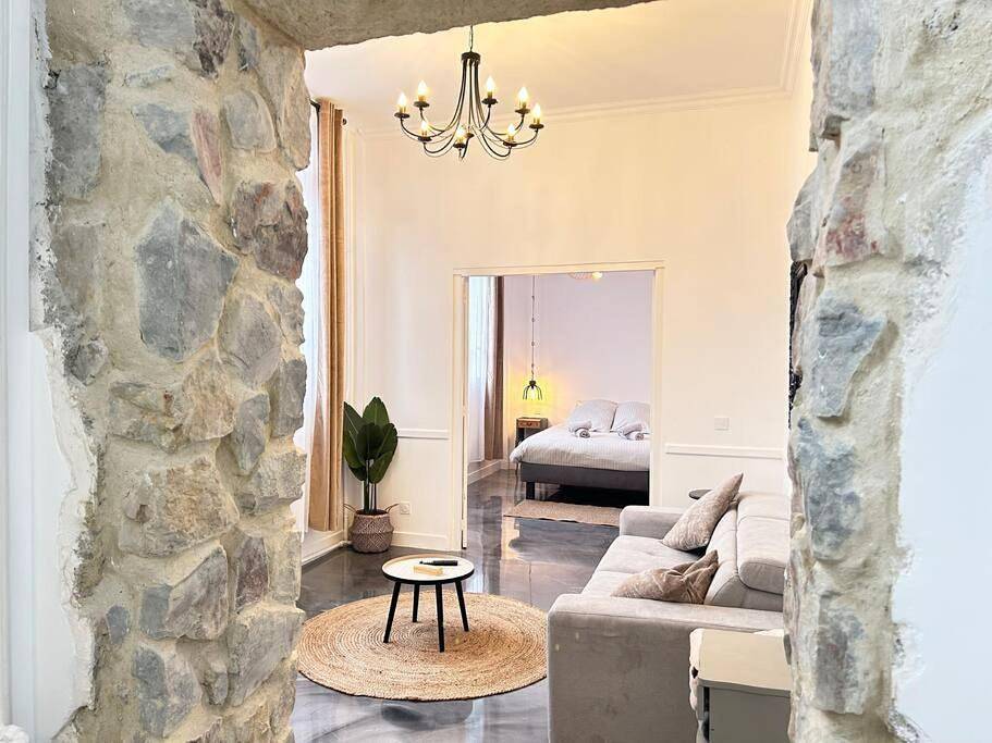 Appartement entier, One-Bedroom Apartment in Domfront, Parc naturel régional Normandie-Maine