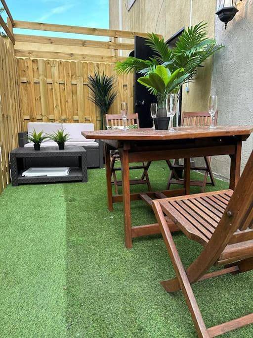 Appartement entier, One-Bedroom Apartment in La Valette-du-Var, Côte méditerranéenne (France)