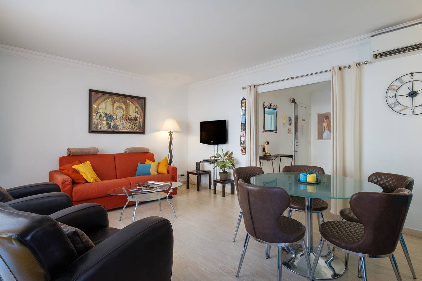 Entire apartment, Apartment 'Nostalgique' with Sea View, Wi-Fi and Air Conditioning in Cannes, Cannes region
