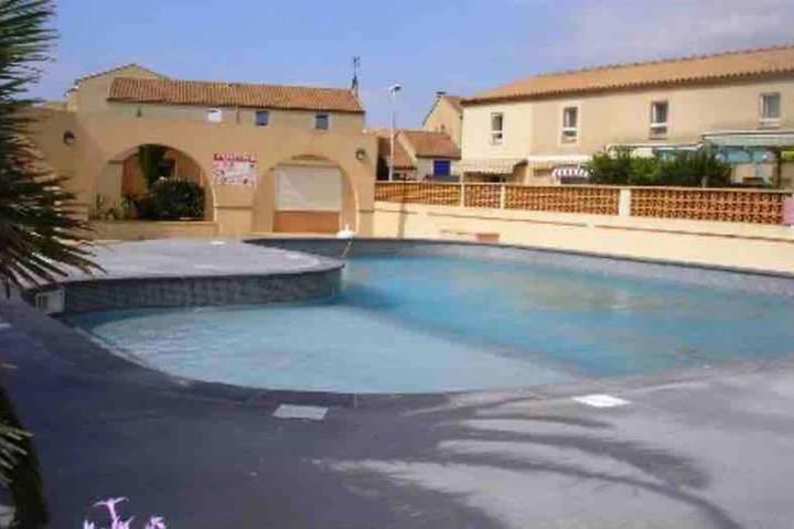 Gîte pour 4 personnes, avec vue et bassin pour enfant ainsi que jardin et piscine dans Plage des Aresquiers - 4