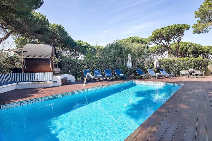 Vakantiehuis voor 8 personen, with whirlpool and kinderzwembad as well as tuin and sauna in Quarteira