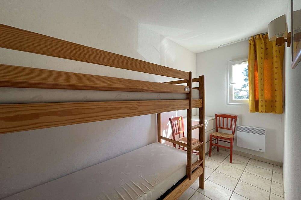 Charming Duplex House in Salavas: Terrace, Pools, Wifi, Pet-Friendly, Sleeps Up to 6 in Salavas, Ardèche