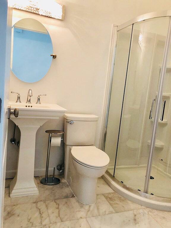 Ganze Wohnung, Neu renoviertes 2 Familien Kutschenhaus in Newport, Newport County