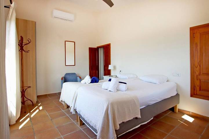 Villa Can Massienet, charming village house with pool and clear views in Búger in Búger, Mallorca Inselmitte