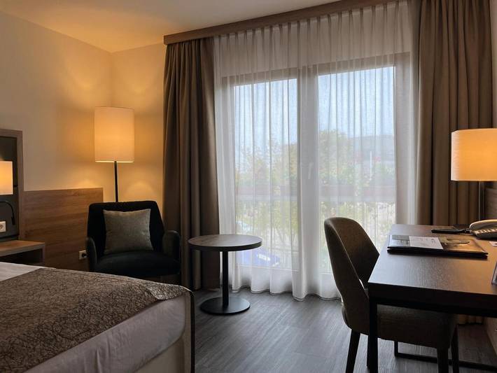 Hotel für 2 Personen, mit Terrasse und Garten sowie Seeblick und Ausblick in Hohenlohe - 2