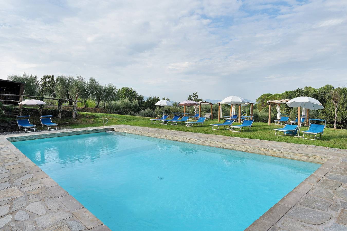 Holiday Home 'Alloro Case Vacanza' with Mountain View and Wi-Fi in Capannori, Lucca Province