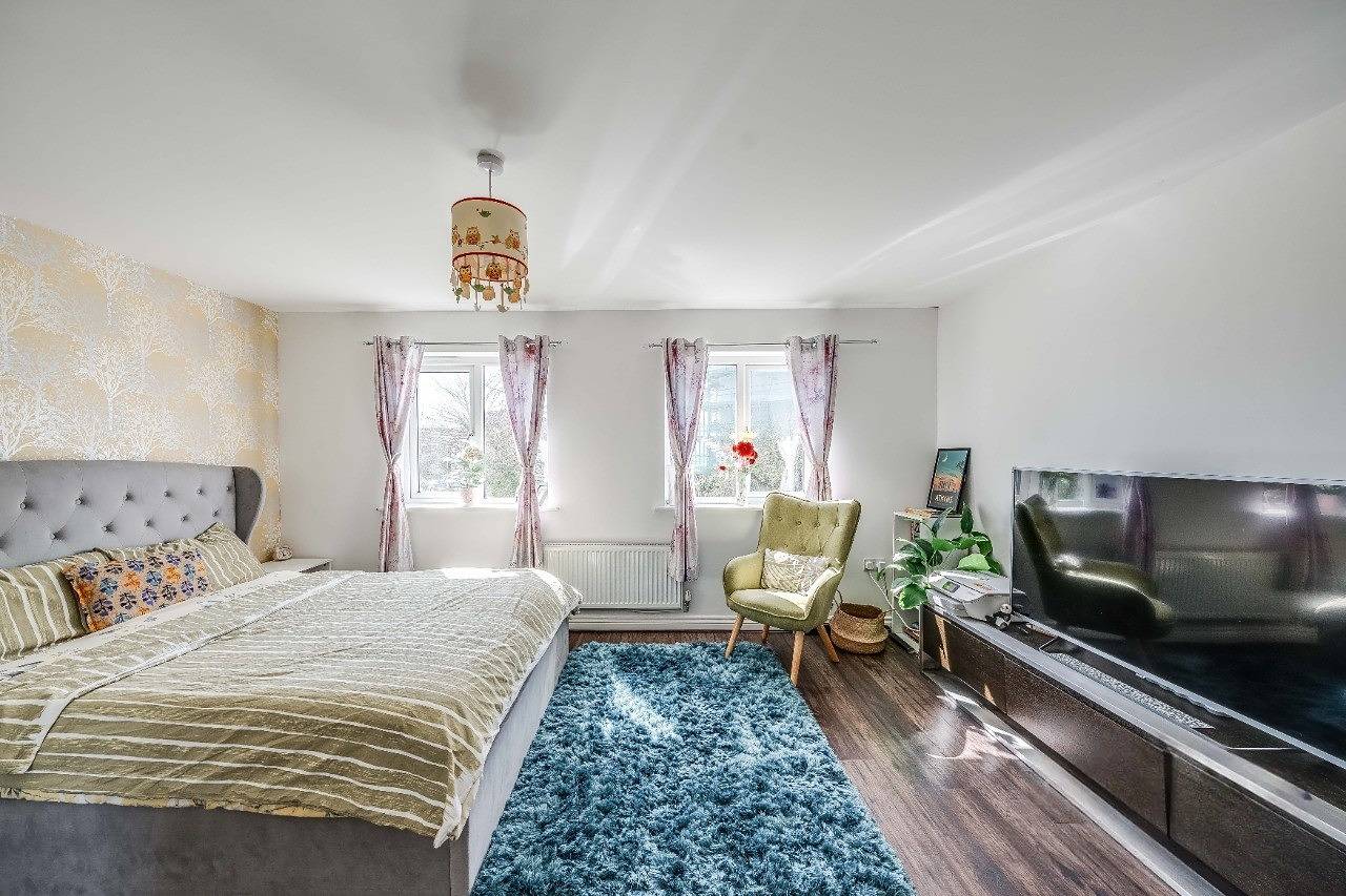 London Suburb Home with great connections in Dartford, Kent