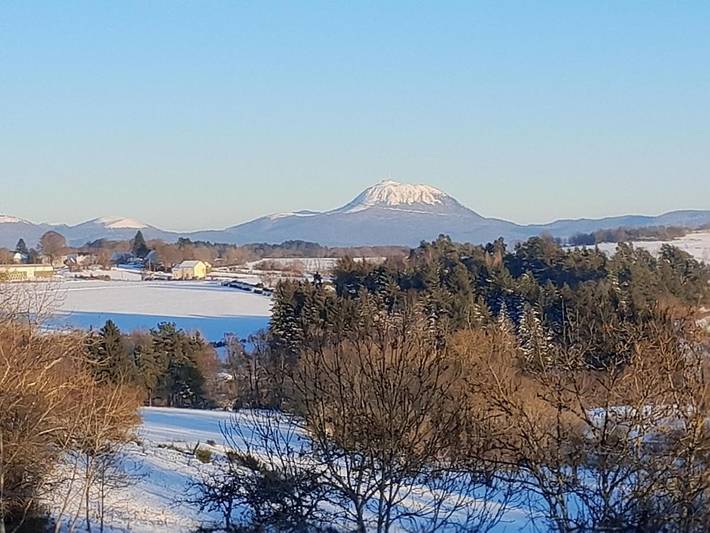 Location de vacances pour 6 personnes, avec vue ainsi que vue sur le lac et jardin à Gelles