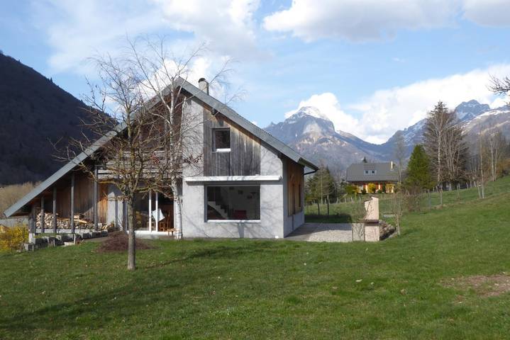 Gîte pour 9 personnes, avec terrasse et jardin, animaux acceptés à Sainte-Reine