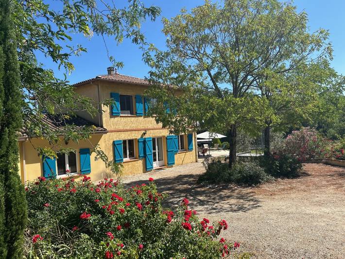 Gîte pour 10 personnes, avec piscine, adapté aux familles