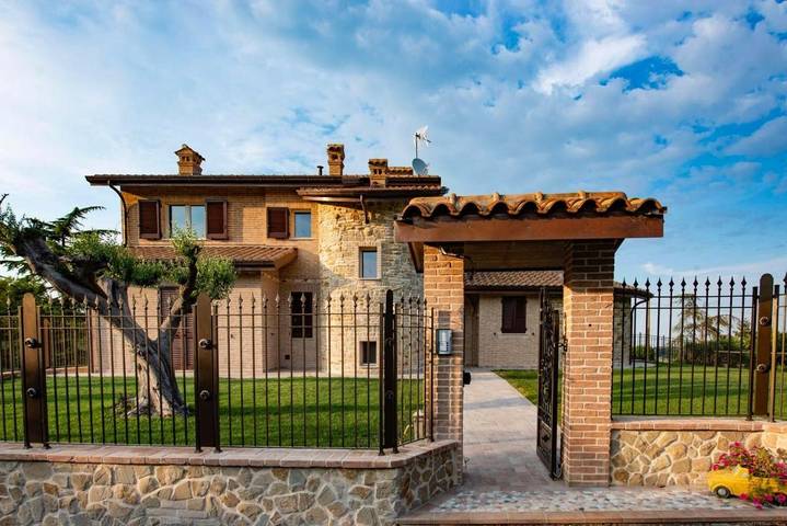 B&b per 4 persone, con Balcone e Terrazza nonché Giardino e Piscina a Osimo