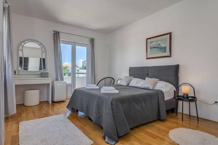 Ferienhaus für 12 Personen, mit Whirlpool und Pool in Split - 3