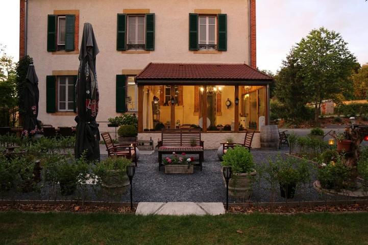 Chambre d’hôte pour 2 personnes, avec piscine et jardin, animaux acceptés dans Chalmoux - 4