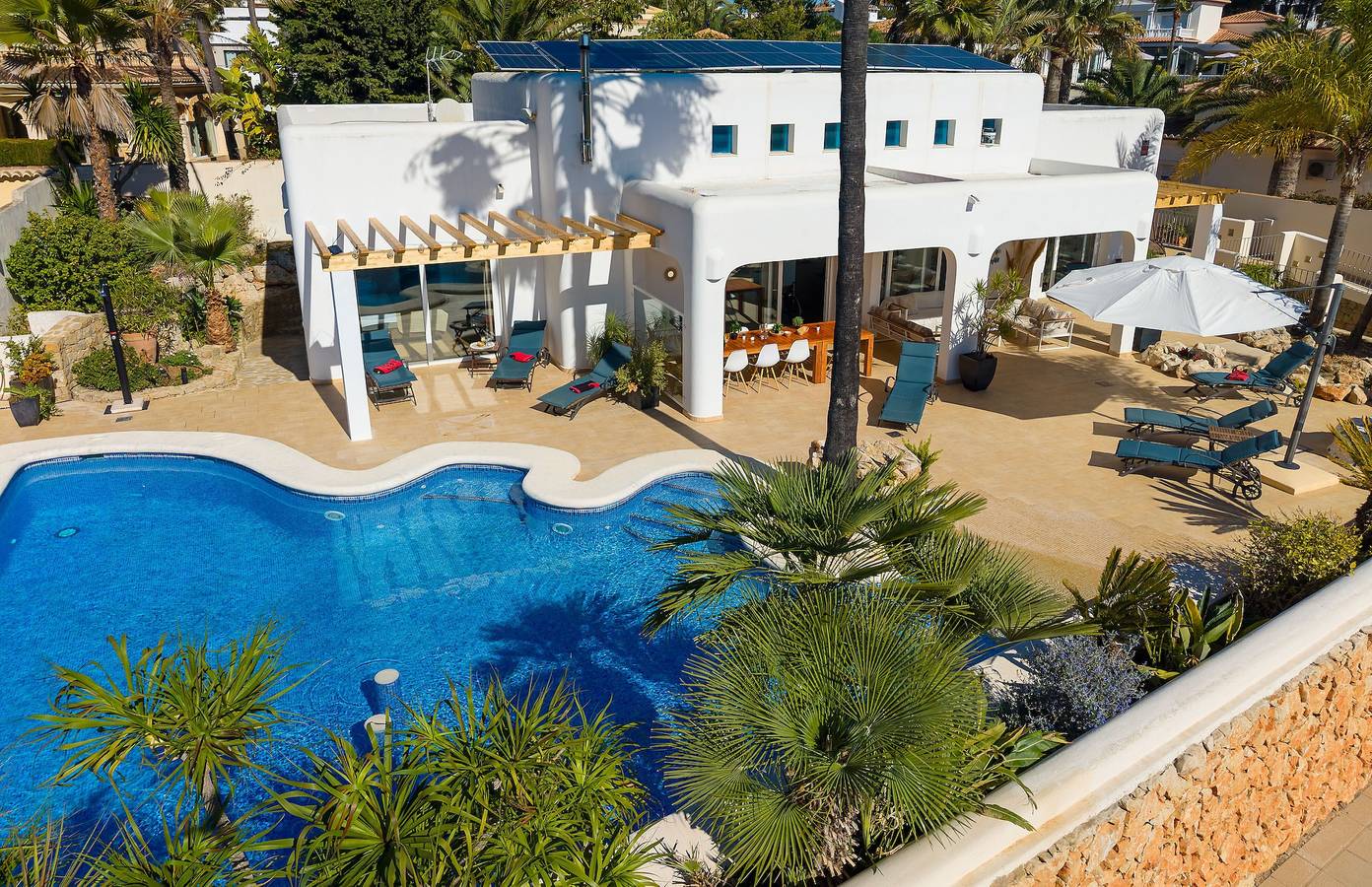 Außergewöhnliche Villa mit Meerblick, beheiztem Pool und inspirierendem Design in La Sabatera, Teulada (Spanien)