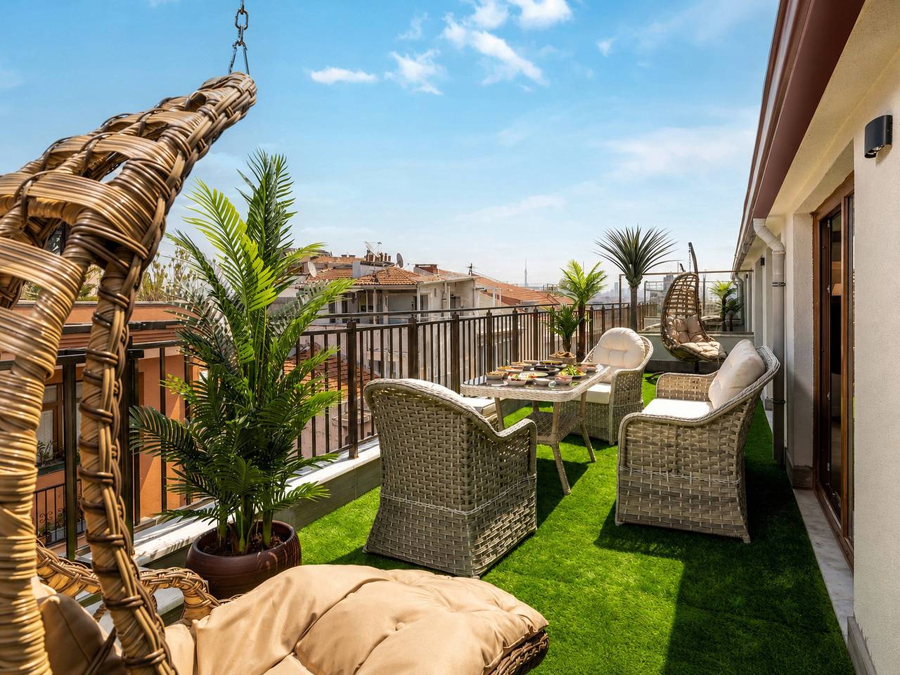 Hel semesterlägenhet, Huge Balcony Taksim Rooftop Apt At Monnas Suite in Beyoğlu, Istanbul