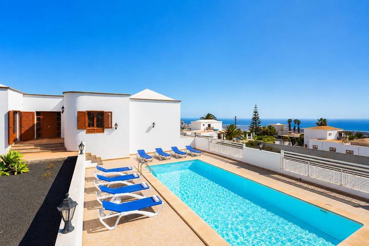 Ferienhaus für 8 Personen, mit Terrasse und Garten