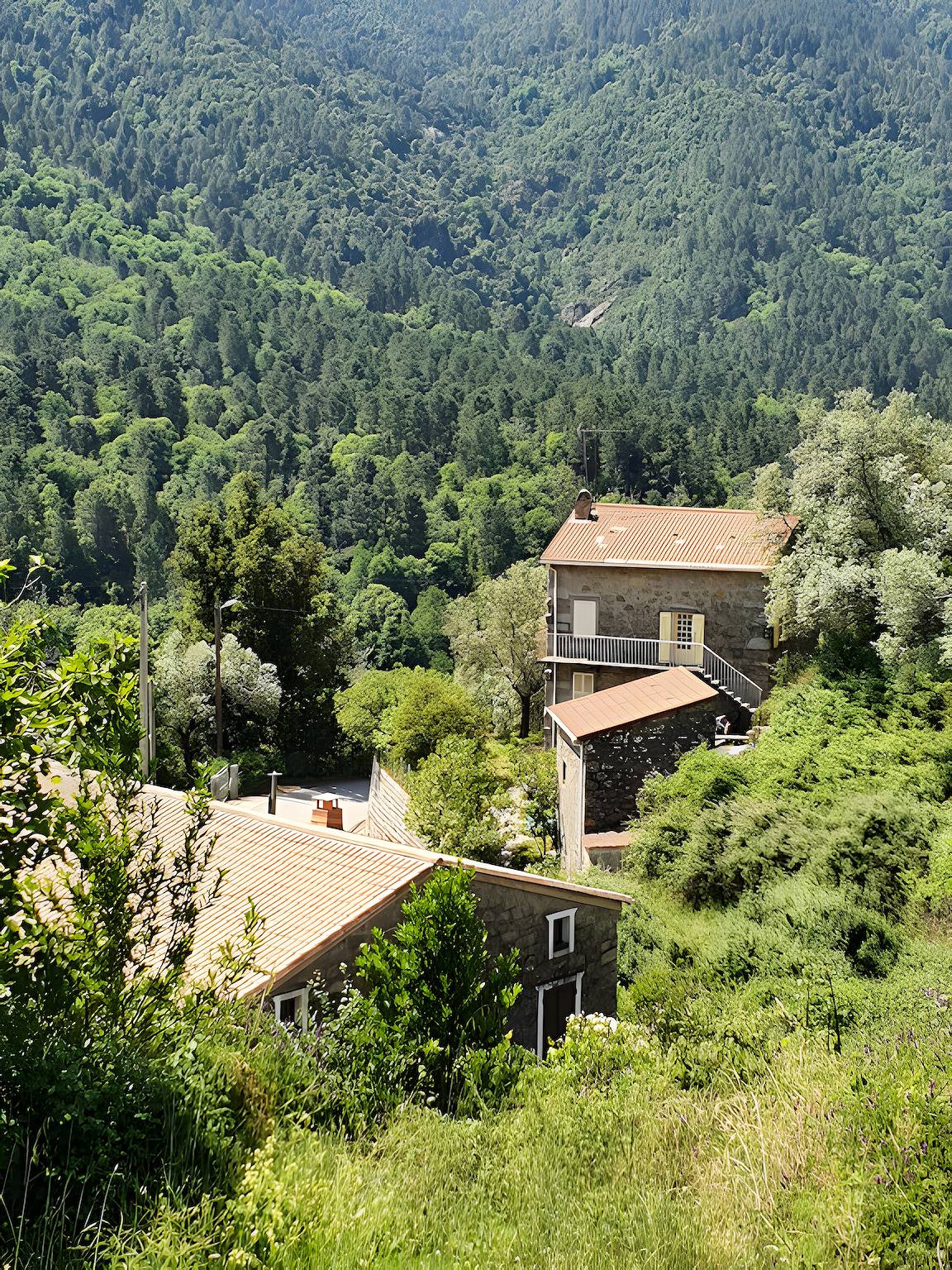 Casa de vacaciones 'Maison De Jeannette' con vistas a la montaña, terraza privada y Wi-Fi in Poggiolo, Parc naturel régional de Corse