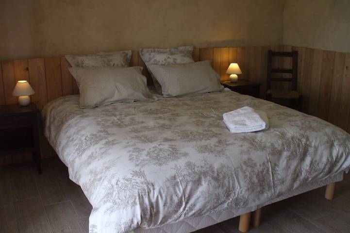 Gîte pour 3 personnes, avec jardin à Clermont-Dessous - 2