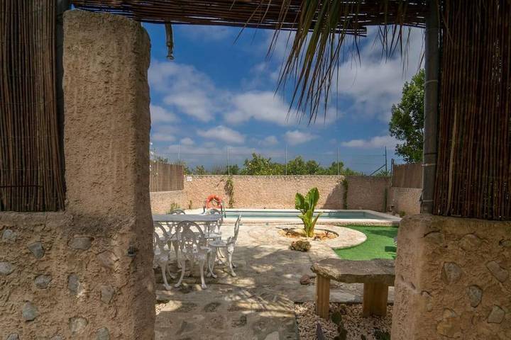 Location de vacances pour 2 personnes, avec Terrasse ainsi que Jardin et Piscine dans Biniali - 3