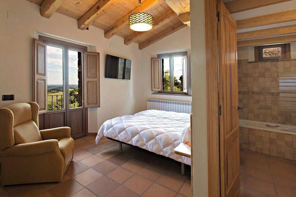 Casa de Baronia - Luxurious, private villa with lovely pool in Oliola, Noguera