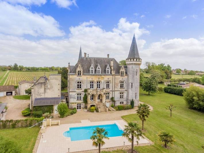Location de vacances pour 20 personnes, avec Terrasse ainsi que Jardin et Piscine à Blaye
