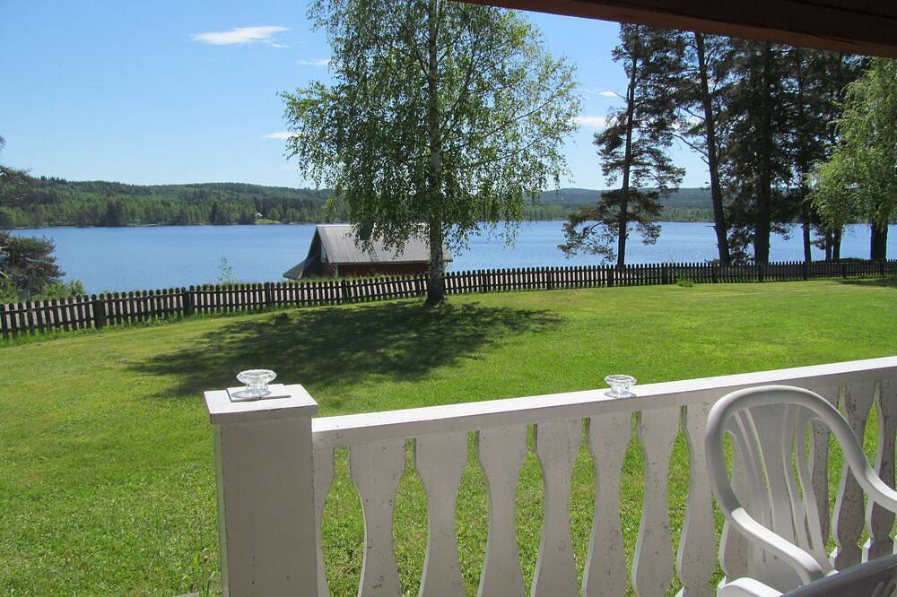 Ferienhaus in der Nähe von Hovfjället, Torsby. Sommer am See, im Winter auf der Piste in Vitsand, Värmland