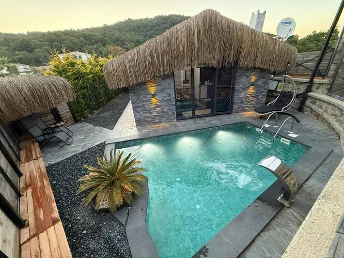 Villa för 5 Personer, med utsikt samt trädgård och pool i Turkiet