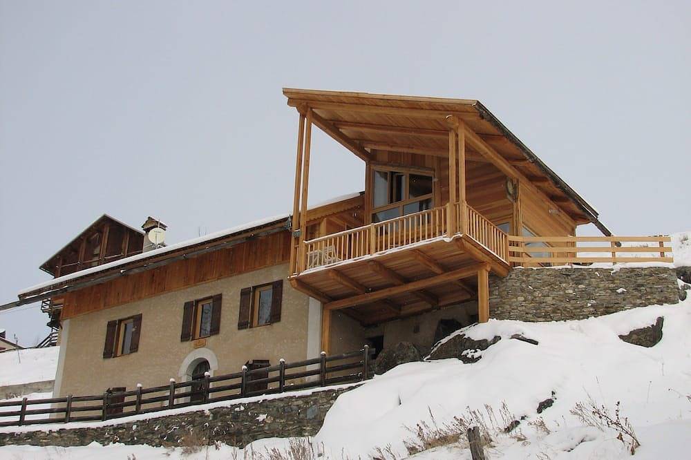 Luxurious mountain chalet in Saint-Veran for 10 people, 4 bedrooms in Saint-Véran, Queyras