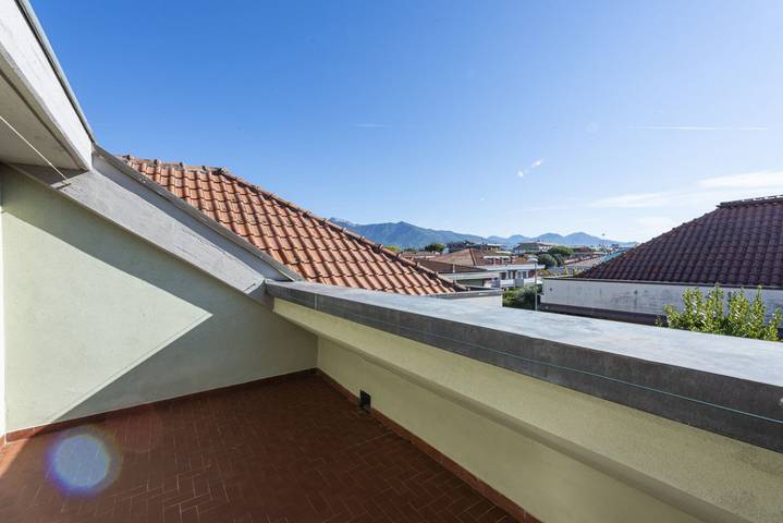 Appartement entier, Appartement de vacances pour 6 personnes avec balcon/terrasse in Marina di Massa, Massa (Italie)
