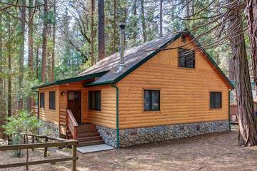 Log Cabin for 9 Guests in Wawona, Mariposa County, Picture 1