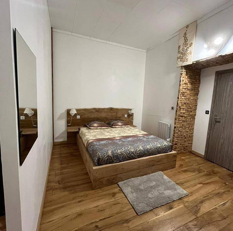 Appartement entier, Three-Bedroom Apartment in Marseille, Région de Marseille