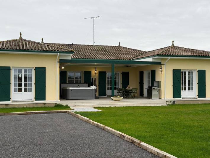 Gîte pour 8 personnes, avec terrasse et jardin, animaux acceptés à Garrey