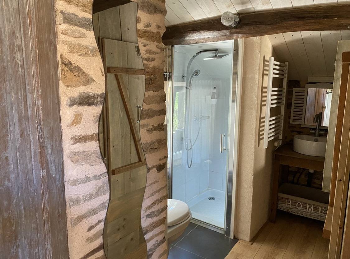 2 Bed Cottage - Sleeps 6 - Garden & Pool Access in Périgord-Limousin Regional Nature Park