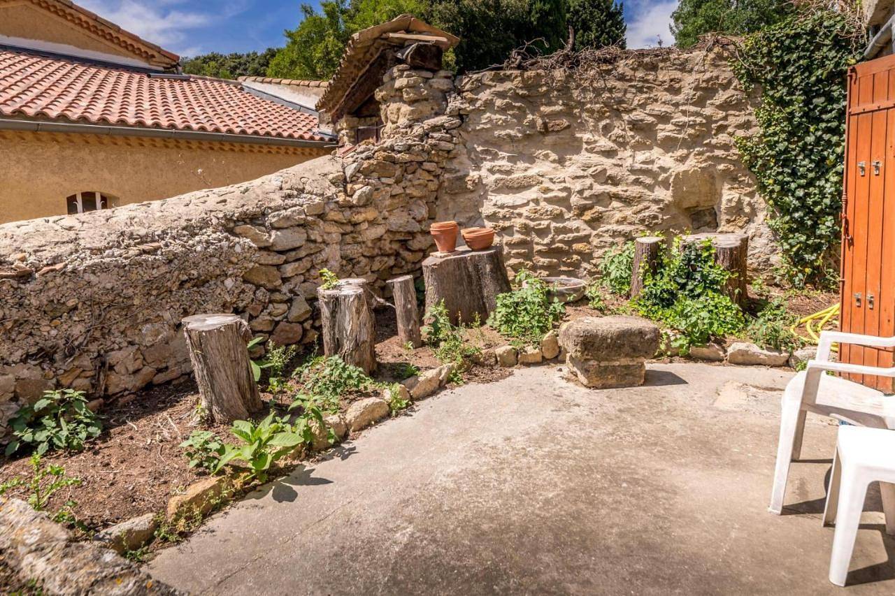 Maison Avec Piscine - Proche Avignon - Wifi Gratuit in Sauveterre, Région de Nîmes