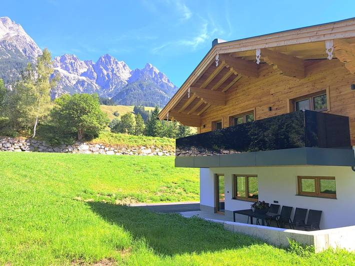 Ferienwohnung für 6 Personen, mit Balkon und Ausblick sowie Garten in Leogang