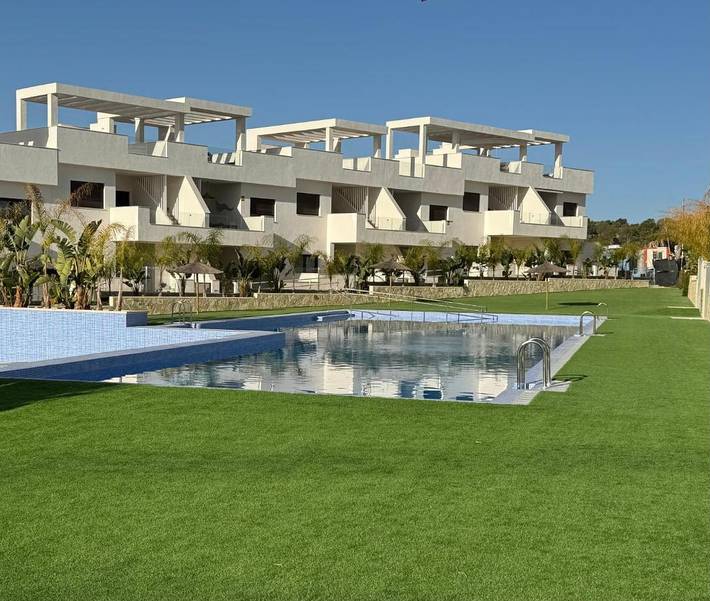 Apartamento de vacaciones para 5 personas, con jardín y piscina para niños además de vistas y piscina - 1