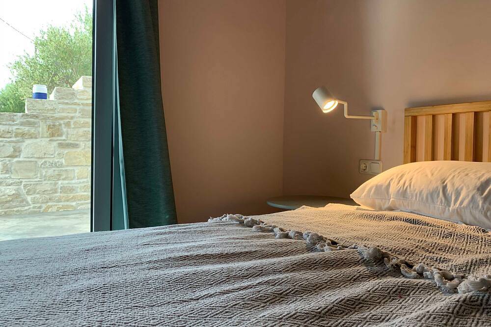 Geheel appartement, The Olive House - Cottage / Fh im Olivenhain 200 Meter zum Naturstrand in Agia Galini, Rethymno en omgeving